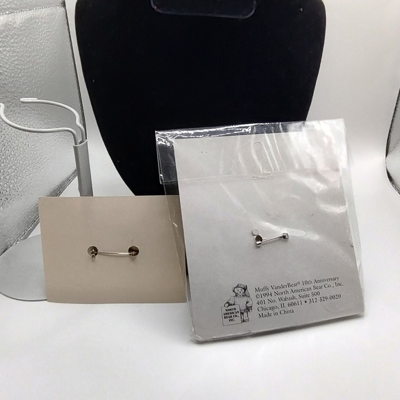 💥 3/$20 Two Muffy Vanderbear Pins. 10th Anniversary and  Club Exclusive! - Picture 4 of 8